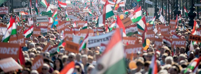 Fidesz loses quarter million voters, Závecz poll claims