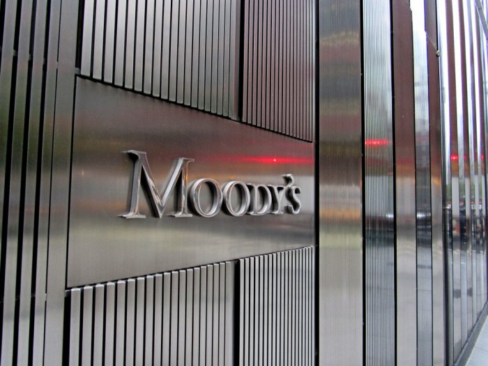 Moody's changes Romania's outlook to stable from negative