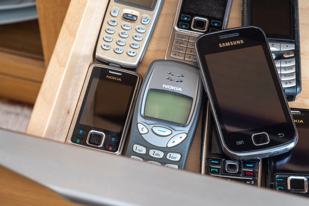 Over 50% of Hungarians Store Old Phones Despite Safety Risks