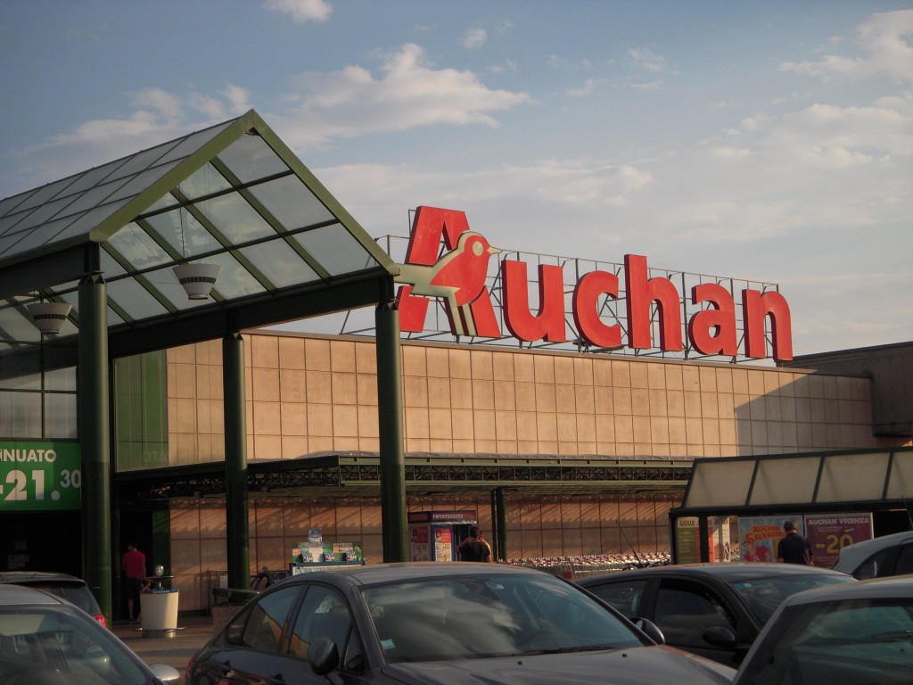 Indotek starts talks for Auchan minority stake