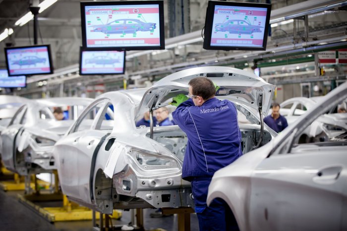 Daimler extends shutdown in Hungary until April 21