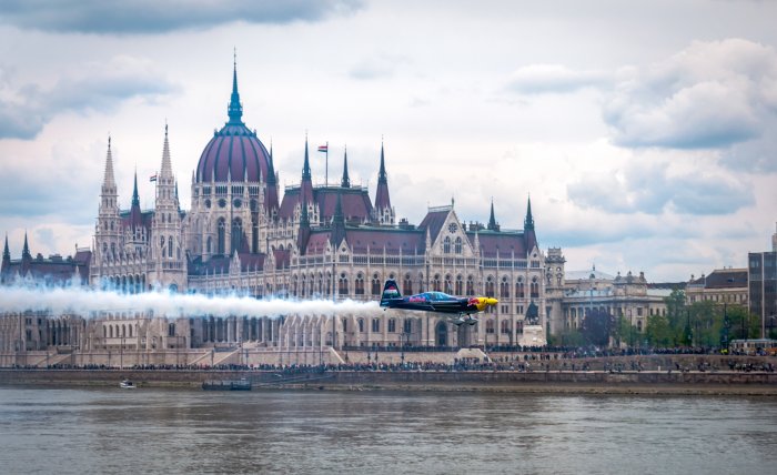 Organizers pull plug on Red Bull Air Race