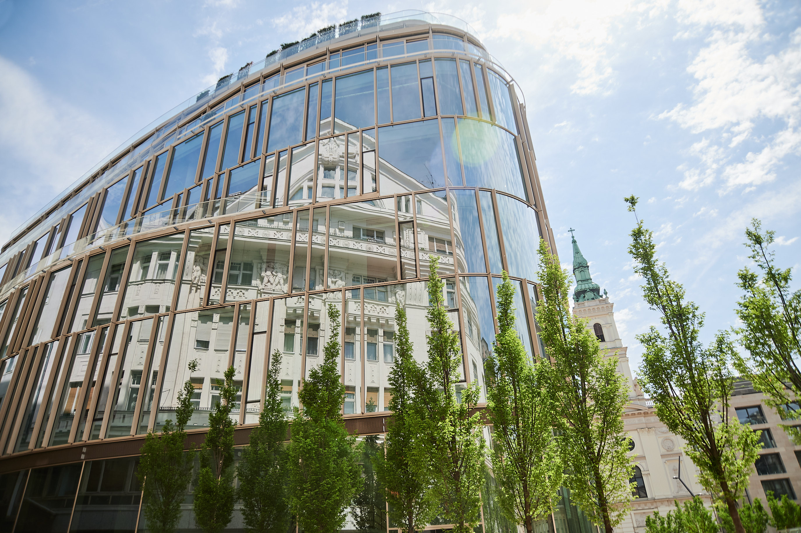 Szervita Square Building gets Int'l Property Award, LEED Pla...
