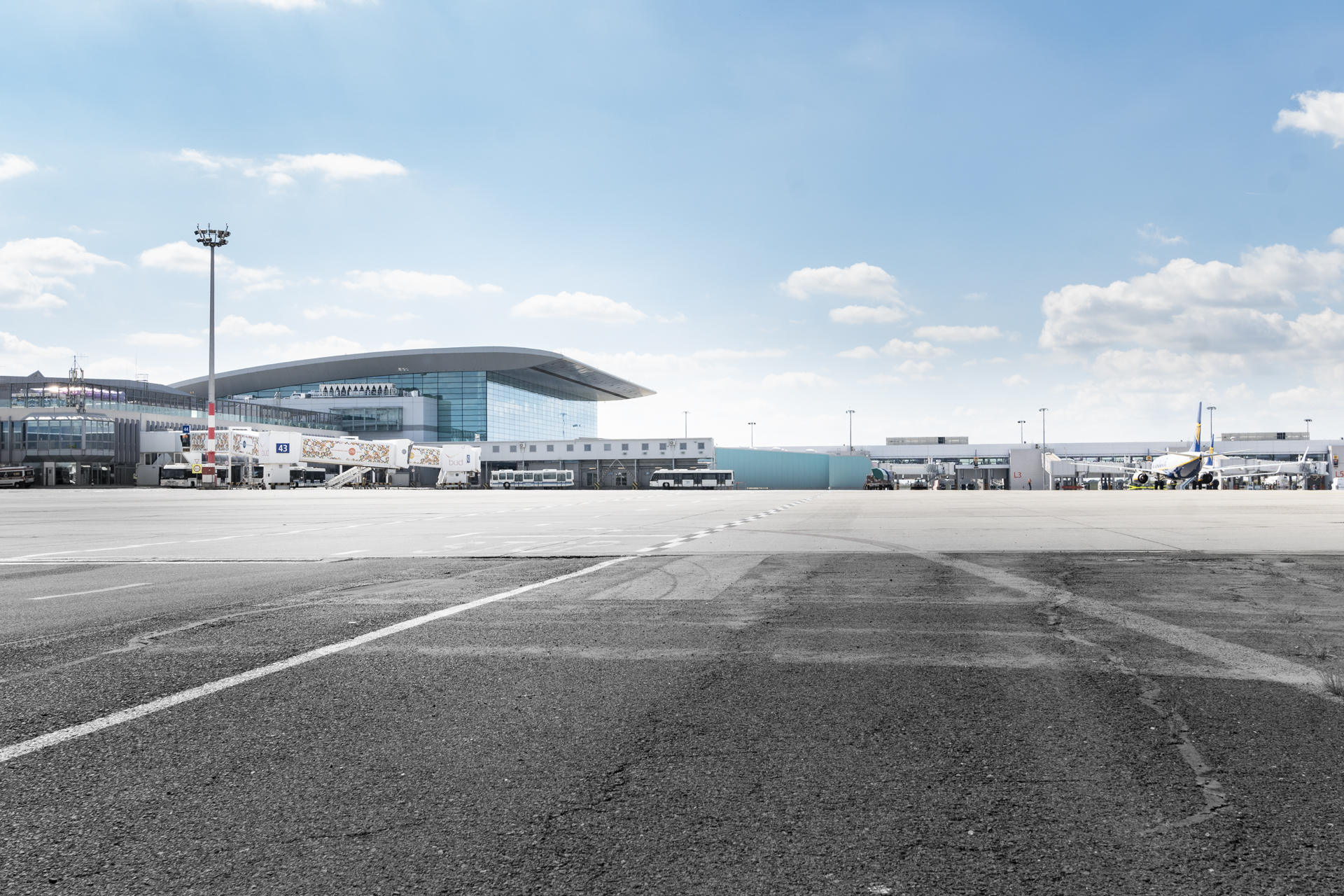 Hungarian State, Vinci Buy Budapest Airport