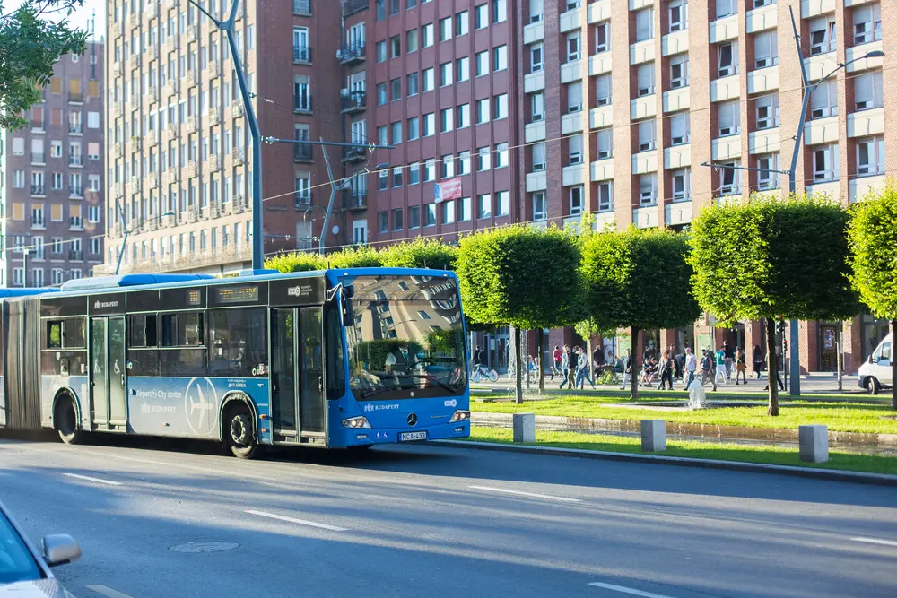 100e bus, airport shuttle